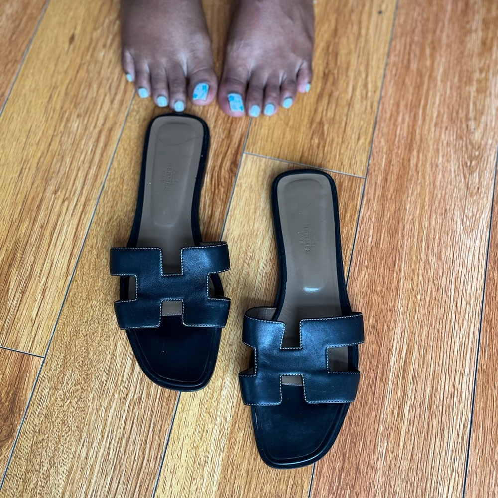 Gentle used Hermes sandals